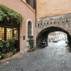 Arco Del Lauro Roma